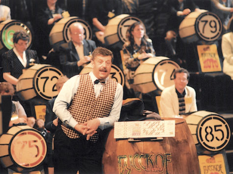 Как «Русское лото» и «Поле чудес» захватили страну: почему 90-е смотрели телевизор как заклинание