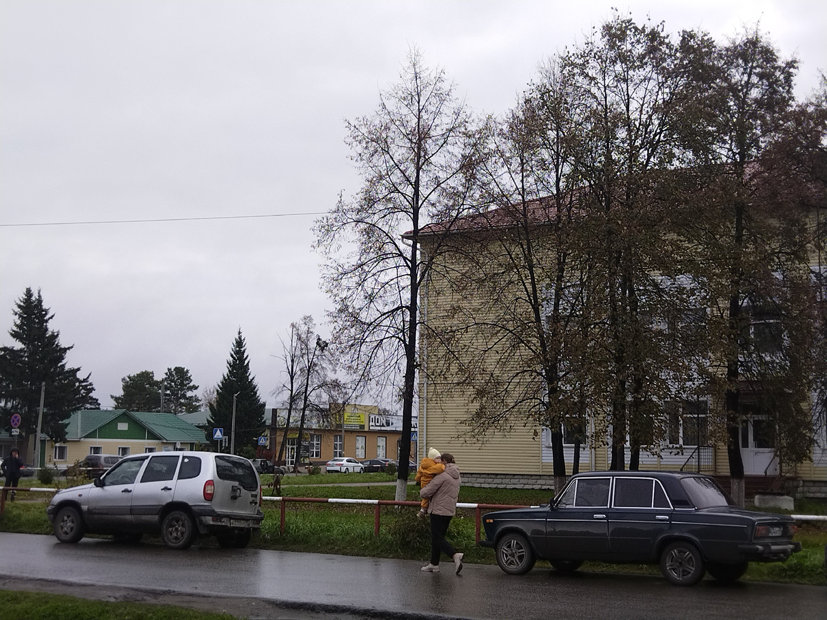 У Тарской ЦРБ.