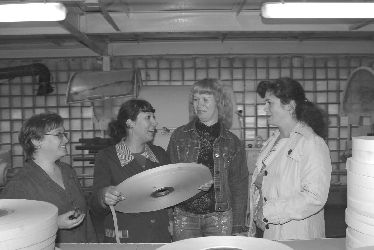 В мае 2009 года для выполнения уникального ВТСП-заказа на смену вышли сразу четыре изолировщицы: А.А. Самойлова, К.В. Попонина, С.Н. Феклинова, О.Н. Петрушева