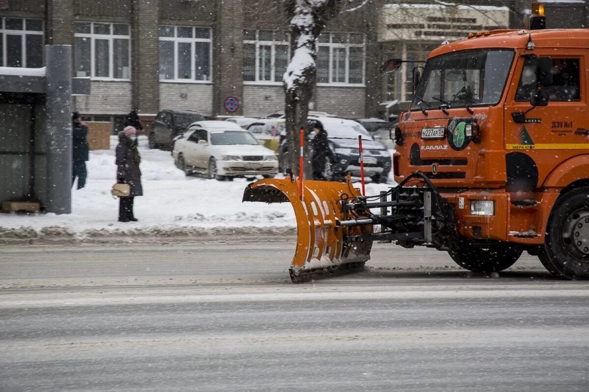    В Новосибирске за сутки вывезли более 2 тысяч кубометров снега