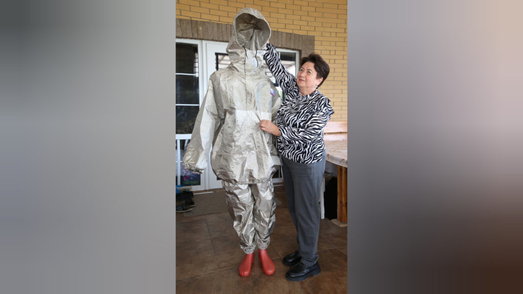    Руководитель группы «Добро СВОими руками» Людмила Безуглова. Фото Архипа Ларченко. Евгения Мажитова