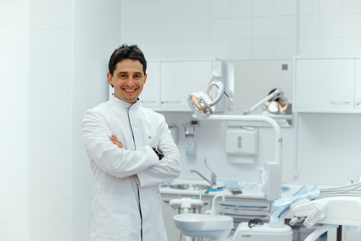 Фотография взята с сайта стоматологии Дмитрович Фэмили https://www.dmitrovich.ru/