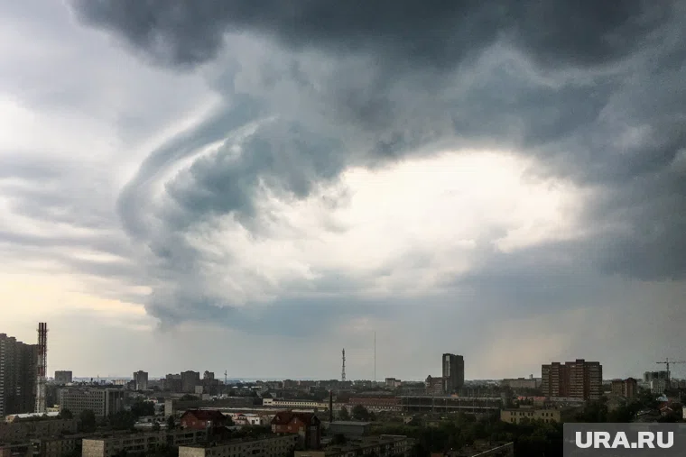 Циклон «Барбара» ранее накрыл европейские города и сейчас продвигается к Крыму
Фото: Вадим Ахметов © URA.RU