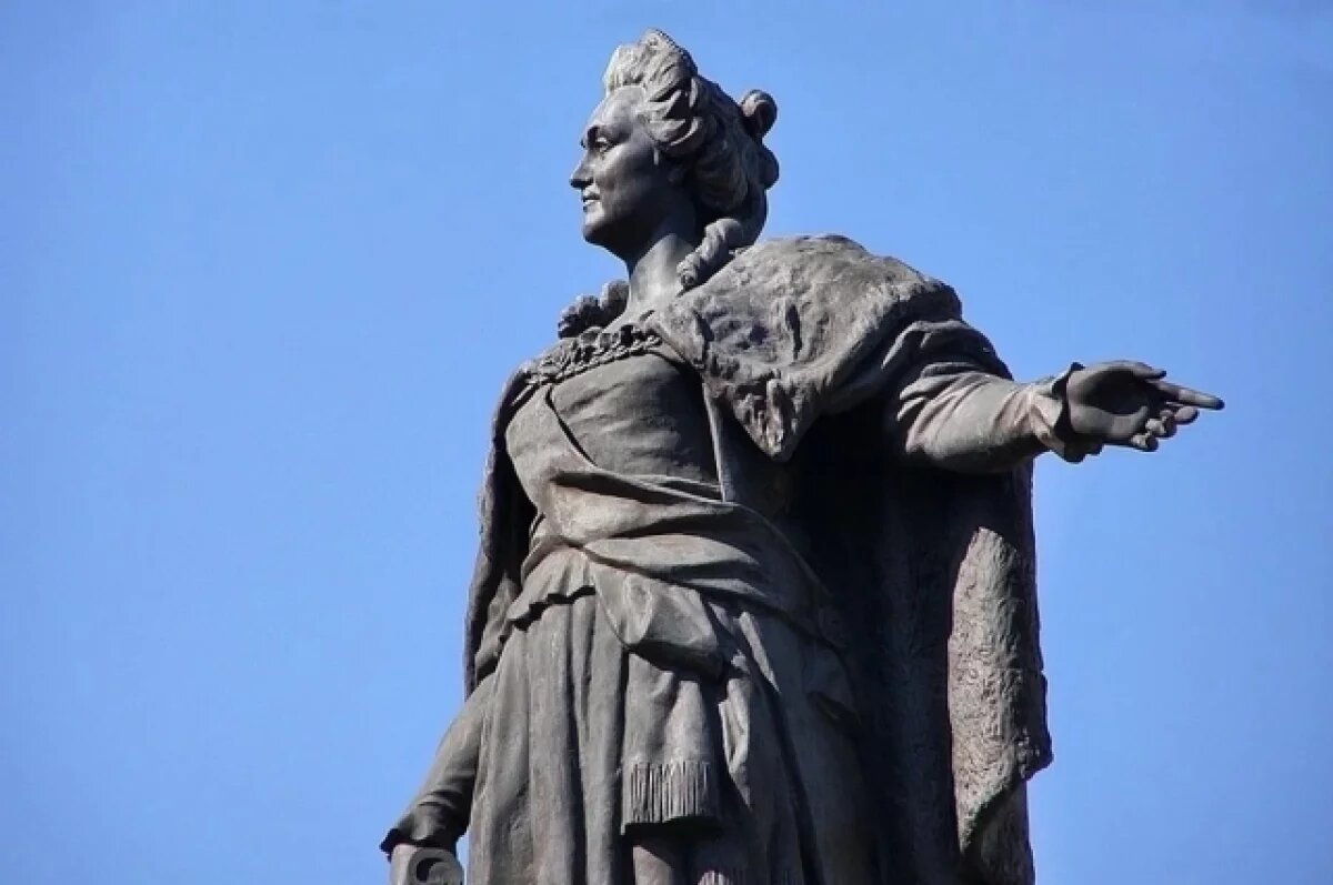    Кате – место!