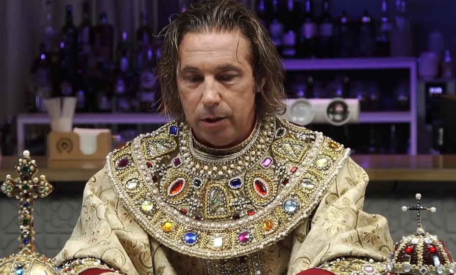    Мостовой: В чем Карпин крутой? Фото: YouTube-канал «Коммент Шоу»