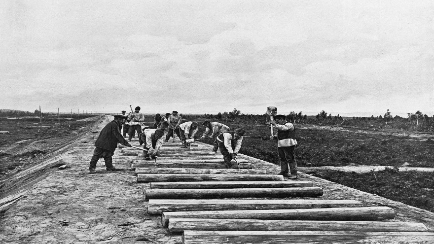 Укладка шпал, 1893 г. Материал: ОАО «РЖД».