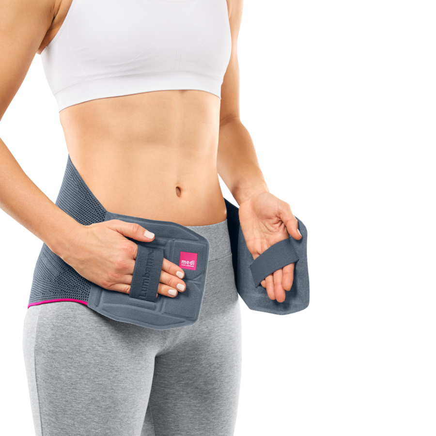 Удобные петли для рук позволяют самостоятельно легко и быстро застегнуть изделие