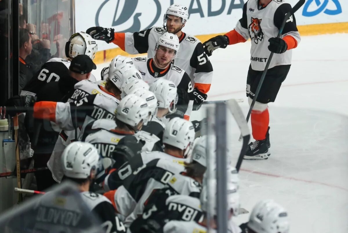    ХК «Амур» второй раз победил «Нефтехимик» на выезде, счёт 1:4