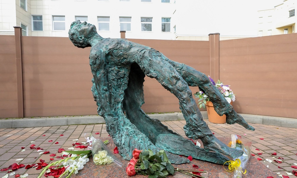    «Нерукопожатный» памятник»