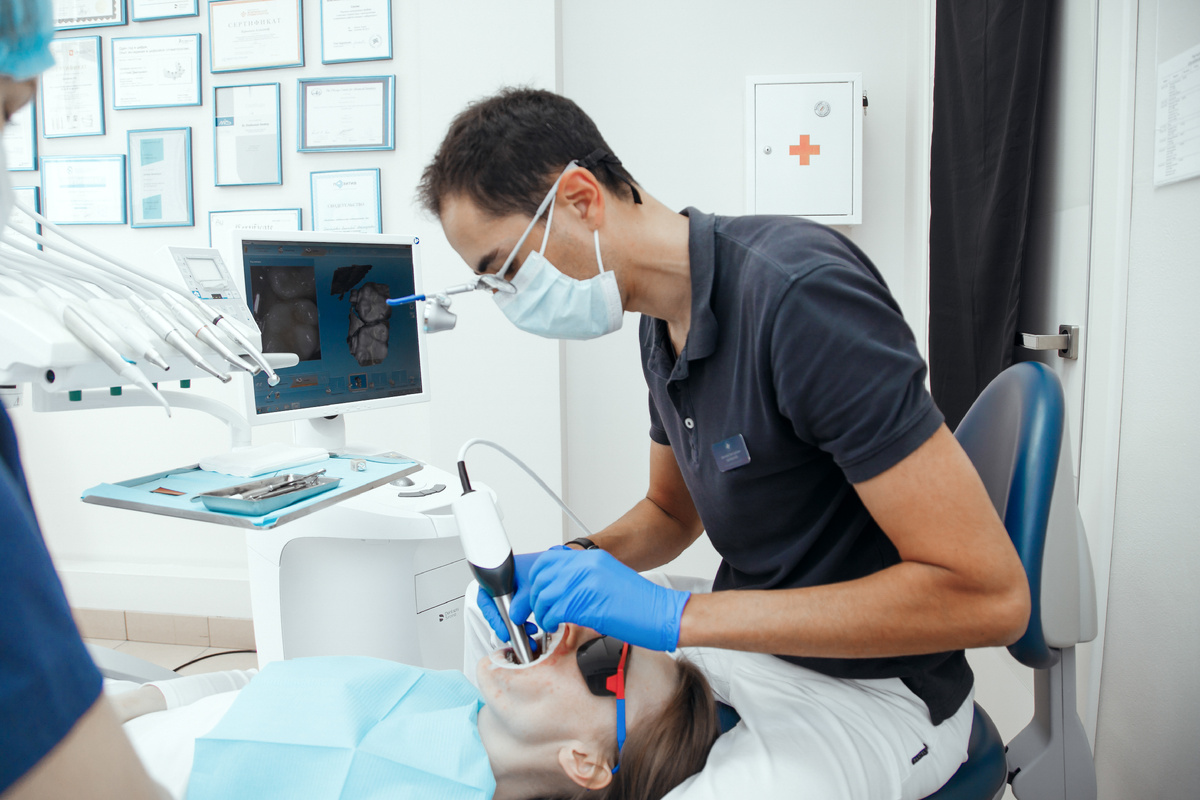 Фотография взята с сайта стоматологии Дмитрович Фэмили https://www.dmitrovich.ru/