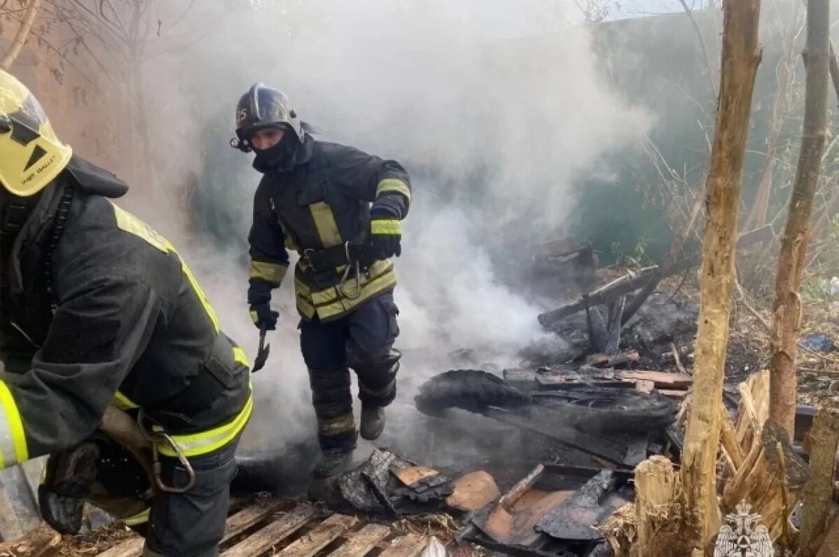    В Тульской области потушили пожары в постройке и полуприцепе