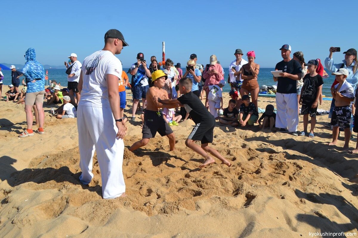 Соревнования по сумо на учебно-тренировочных сборах в Приморском крае