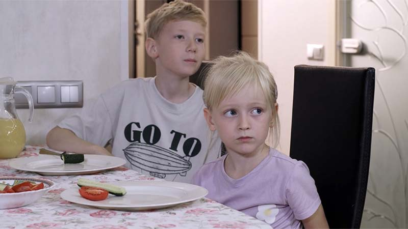 Кадр из сериала "Стрекоза над омутом" (2024)