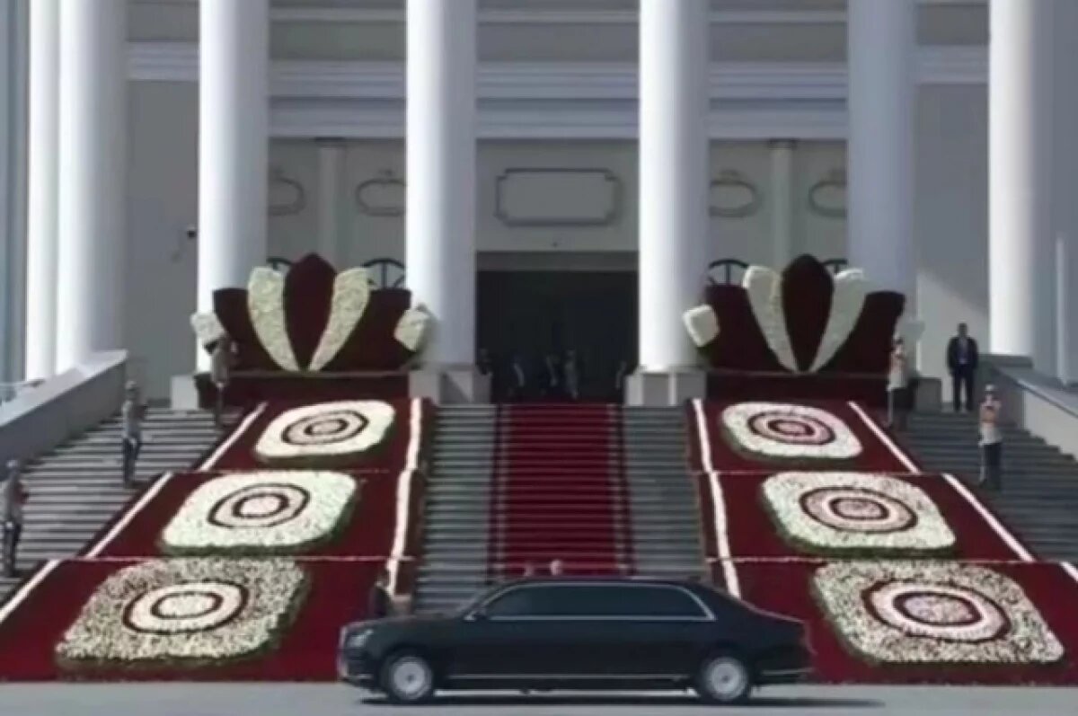    Появились кадры прибытия Путина на площадку саммита СНГ в Душанбе