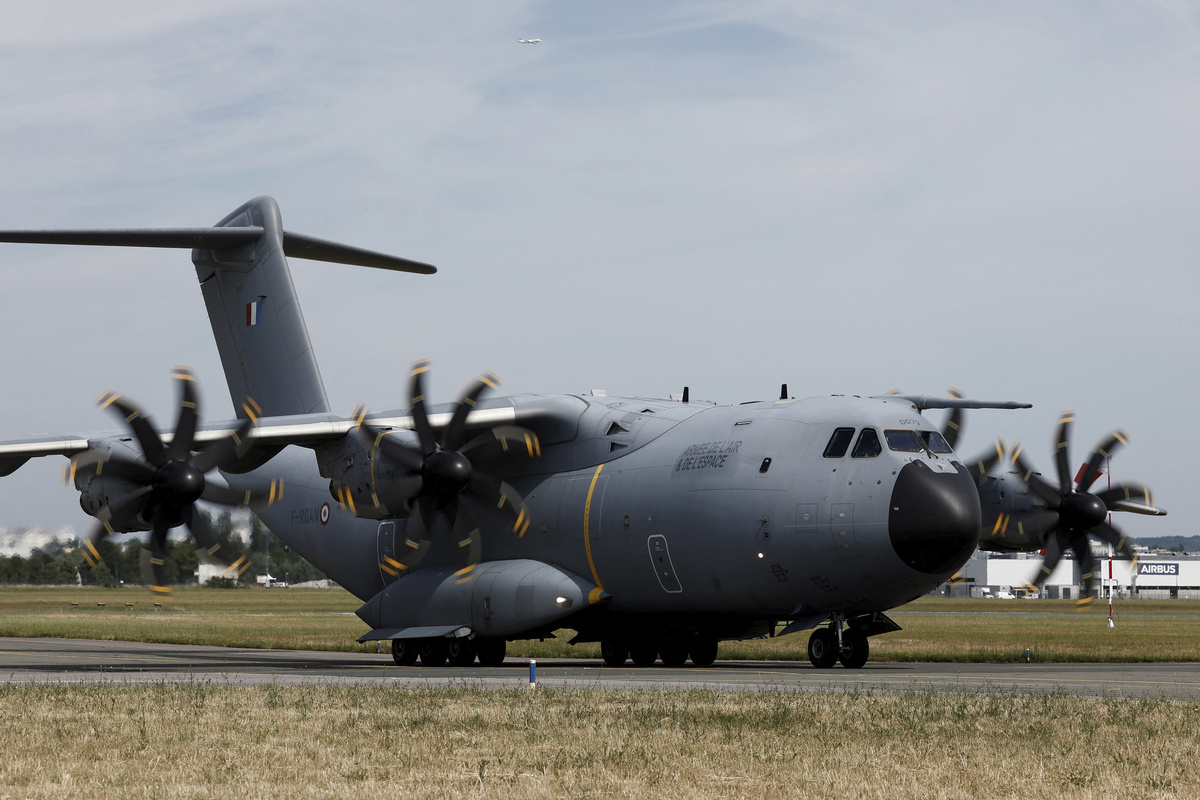     Самолёт Airbus A400M / AP / Benoit Tessier/Pool