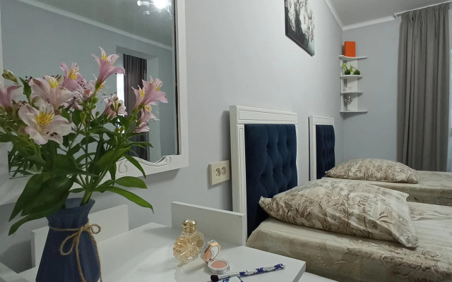 Фото, которые хозяйка жилья разместила на сайте бронирования. Внешне, всё очень свежее и приятное. 