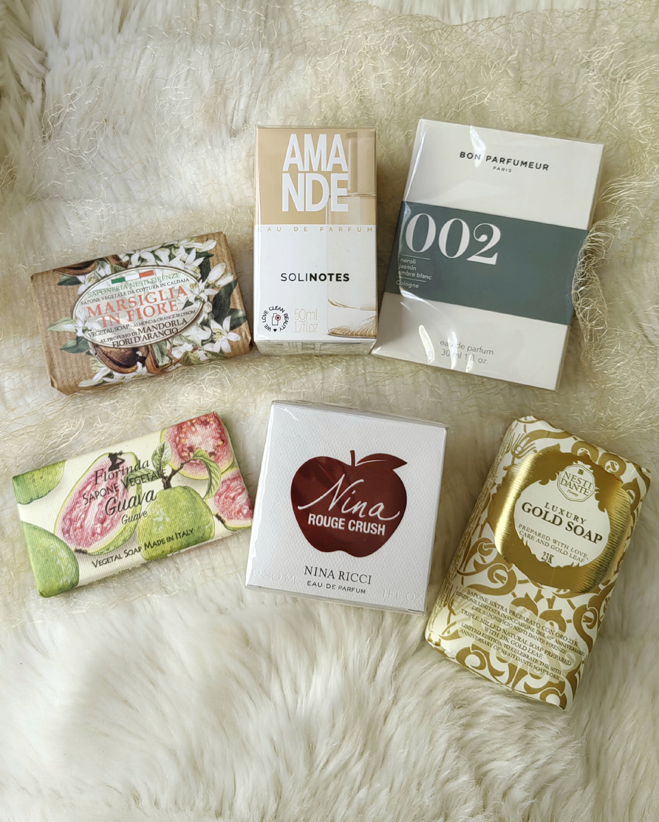 Покупки в магазине "Золотое Яблоко": мыло, парфюм 