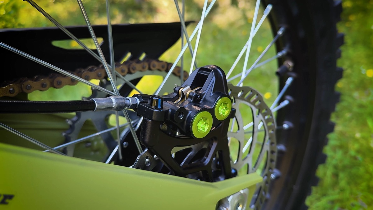 SUR-RON LIGHT BEE X 2025