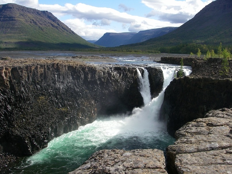 Большой Иркинский водопад