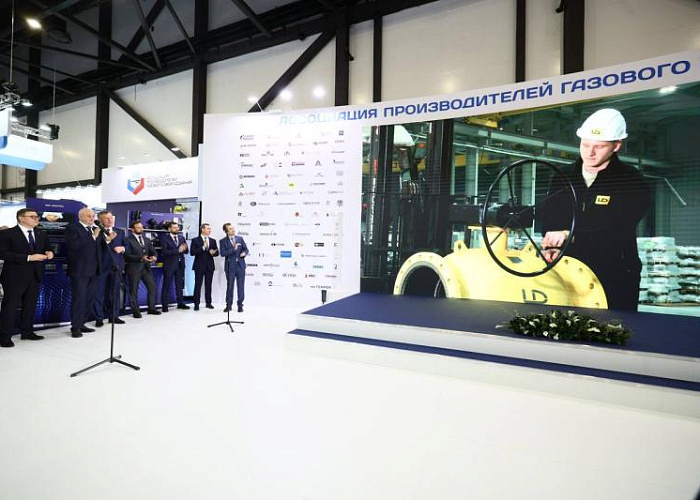 Губернатор Алексей Текслер подчеркнул значимость импортозамещения в нефтегазовой отрасли. Фото: пресс-служба правительства Челябинской области