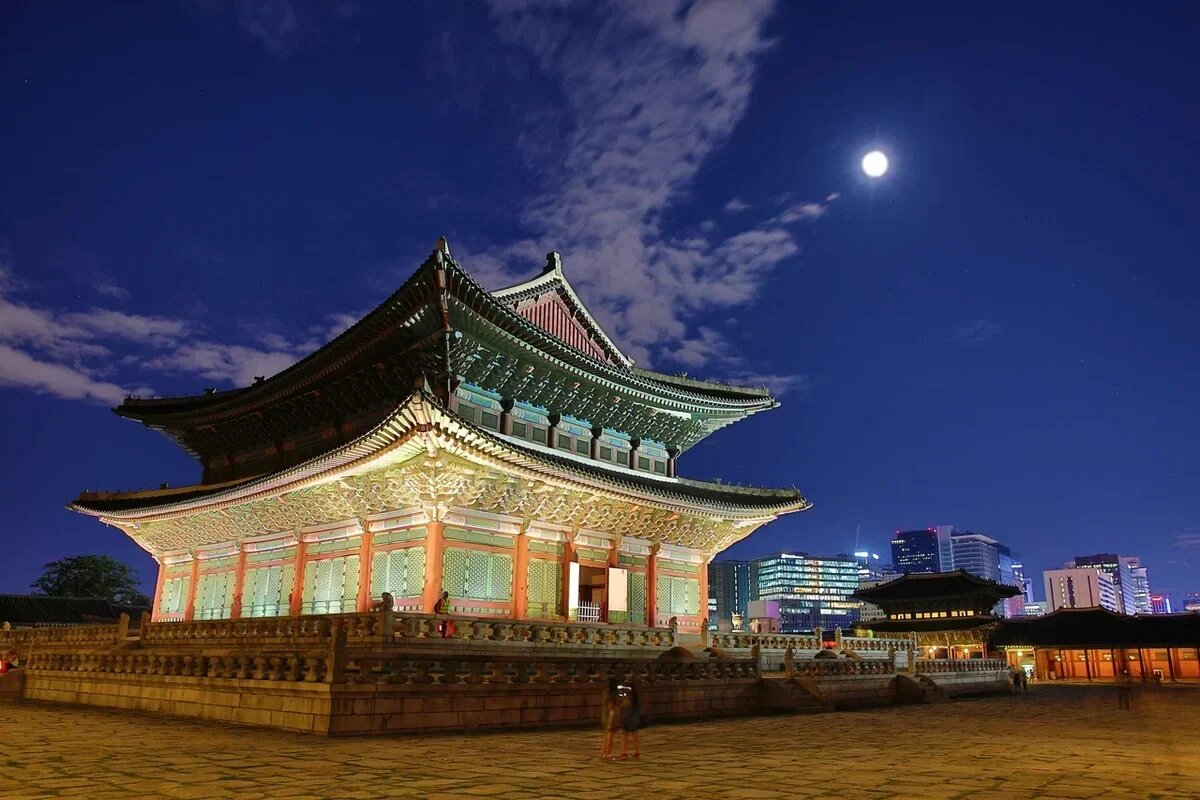    Россиянам предложили новые туры, комбинирующие Южную Корею с разными странами Азии. Главный тронный зал дворца Кёнбоккун в Сеуле. Южная Корея. Фото: НОТК