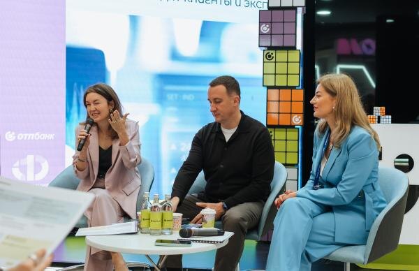 "Фи­нопо­лис 2025". Ге­нераль­ный ди­рек­тор НА­ФИ Гу­зелия Имае­ва, пре­зидент ОТП Бан­ка Илья Чи­жев­ский, ру­ково­дитель стра­тегии, ис­сле­дова­ний и ана­лити­ки Ас­со­циа­ции Фин­Тех Ма­риан­на Да­нили­на (фо­то: Ни­колай Став­ский)