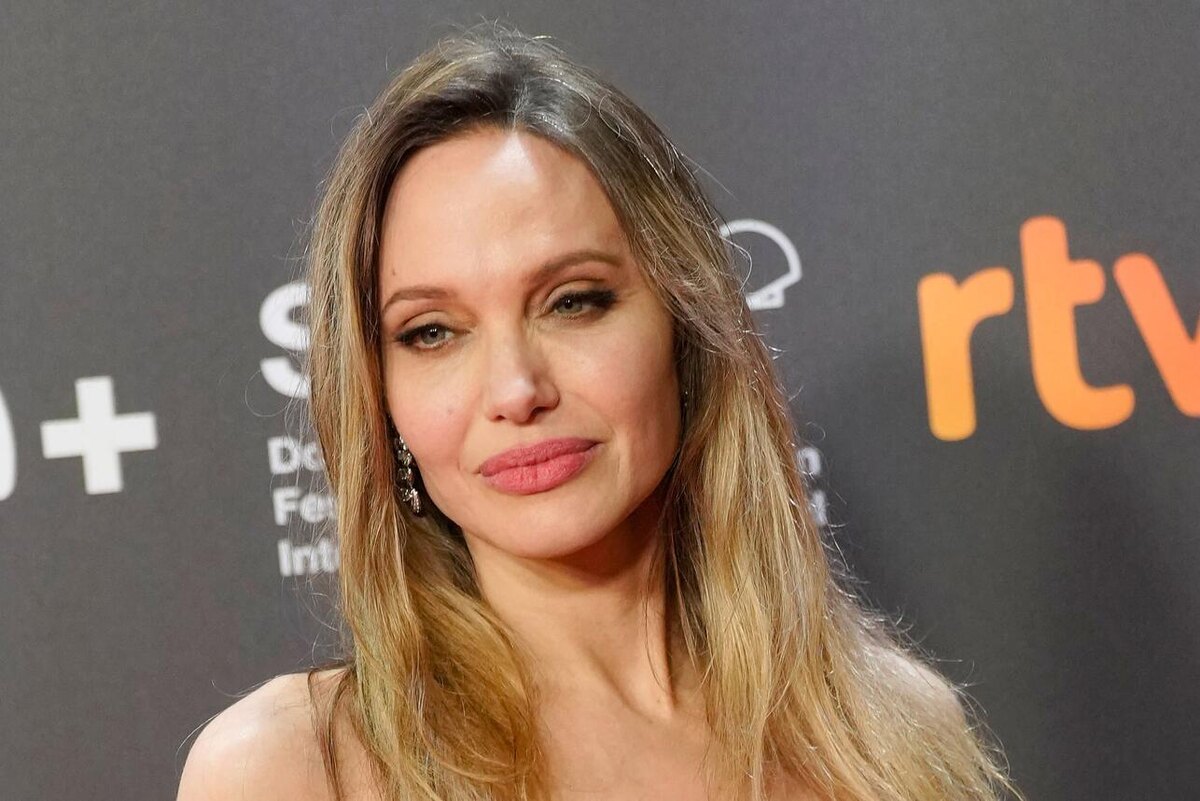    Анджелина Джоли снова судится с Питтом LEGION-MEDIA