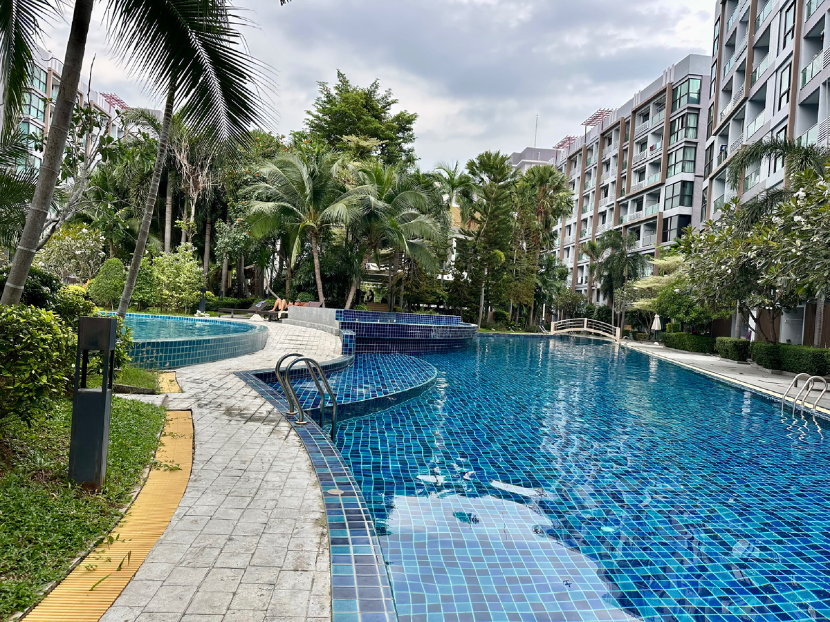 С утра в бассейне.