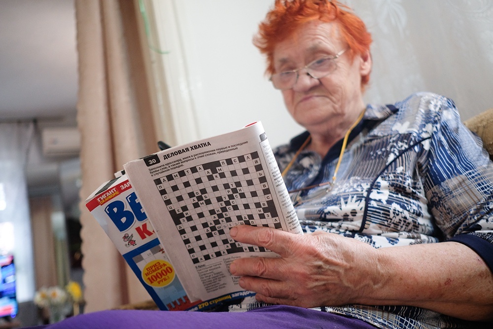    Решение кроссвордов, которое улучшает память, логическое мышление, концентрацию и когнитивные способности, а также может помочь отсрочить старение мозга и снизить риск деменции. / Фото: Николай Хижняк/РИА Новости