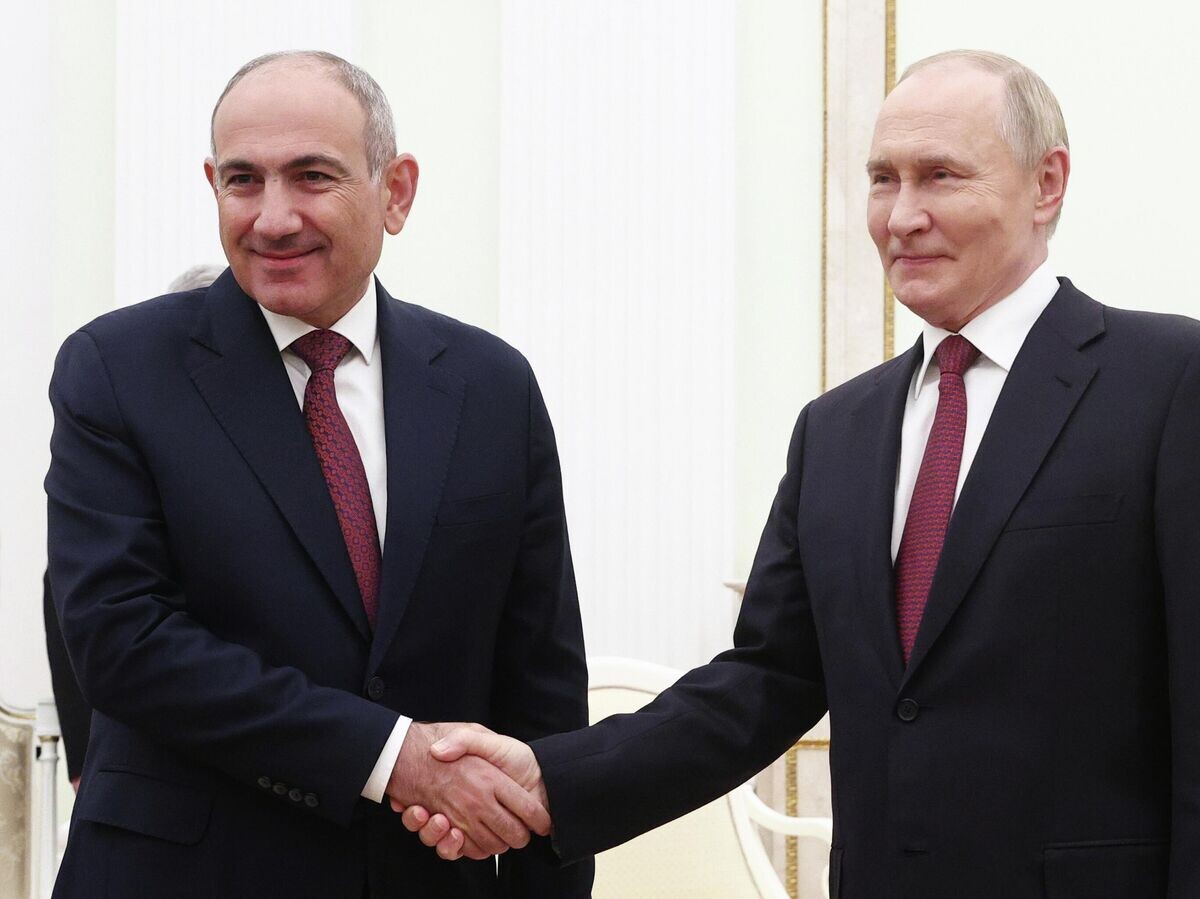    Президент РФ Владимир Путин и премьер-министр Армении Никол Пашинян во время встречи© РИА Новости / POOL