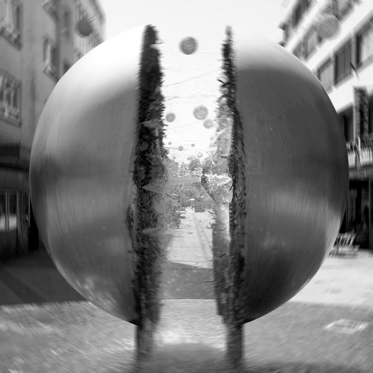 Природа устроена так, что некоторые её процессы не поддаются причинно-следственному объяснению в нашем привычном понимании