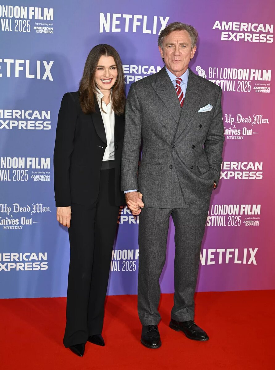 Дэниел Крейг и Рэйчел Вайс📷
