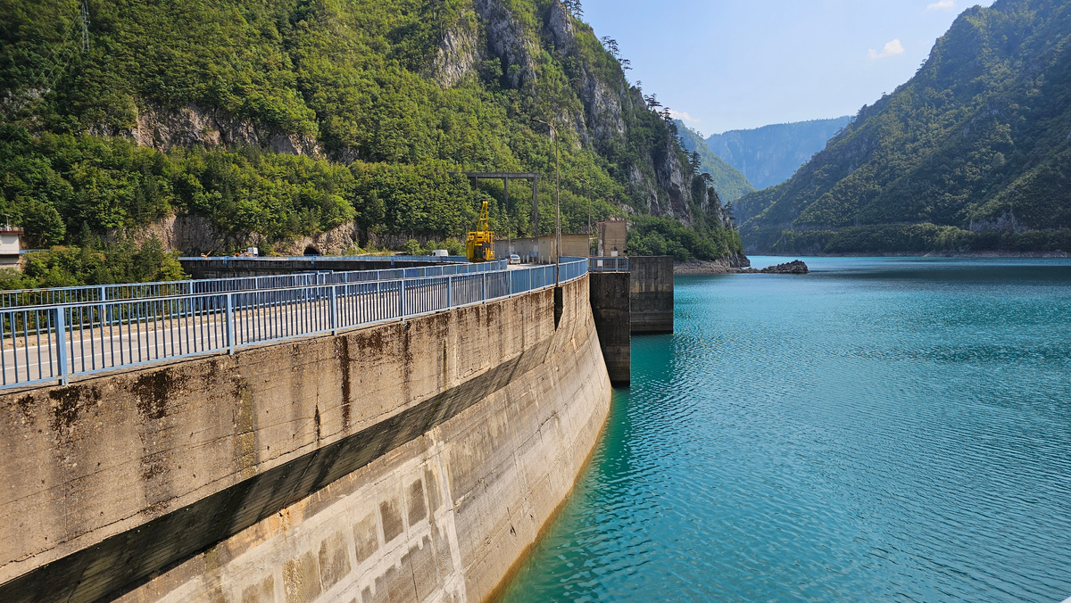 Плотина Мратинье