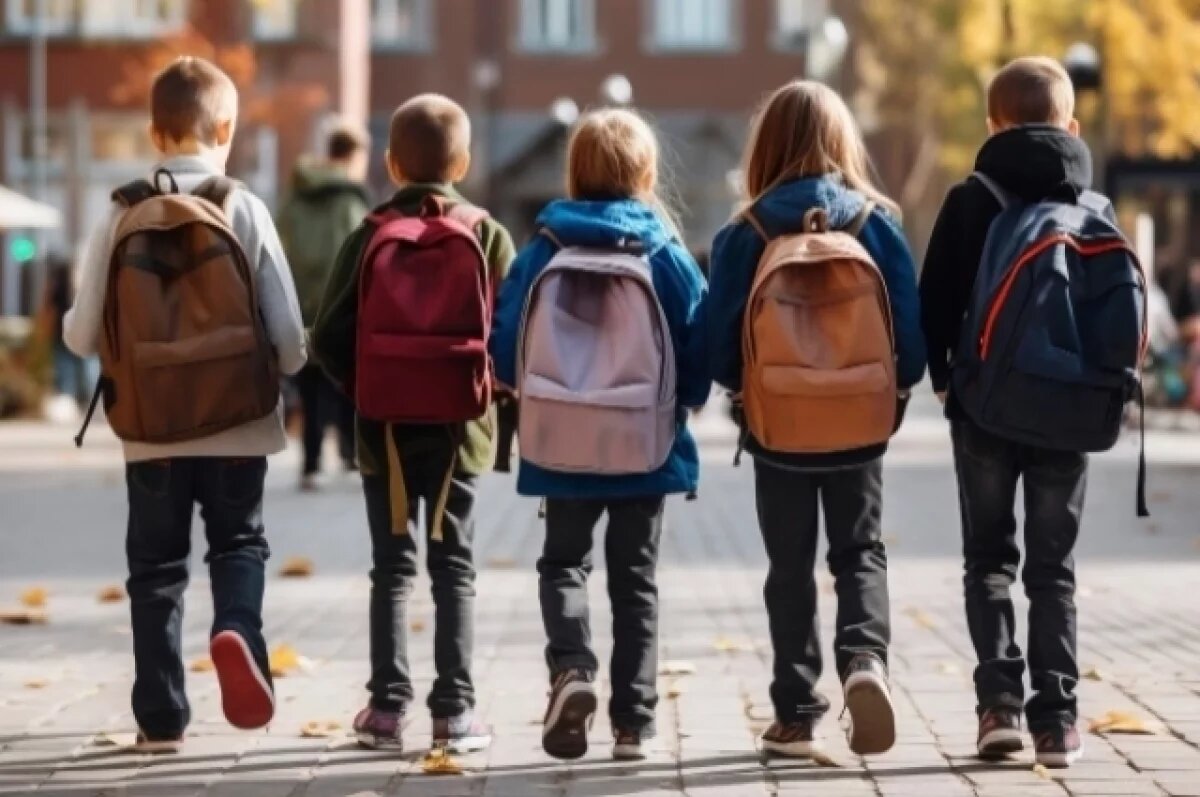    В школьных чатах сообщают, что детей завлекают на улице в авто.