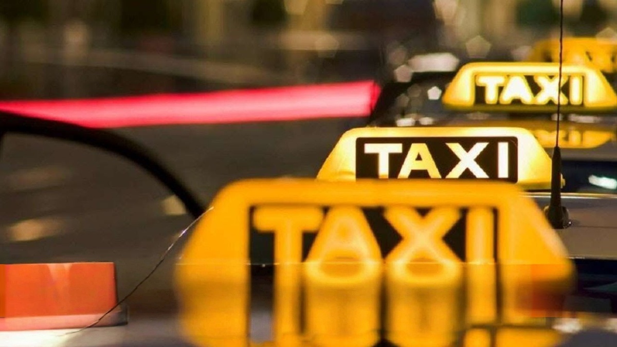 
Это правило — часть политики по переводу сферы такси на автомобили отечественного производства