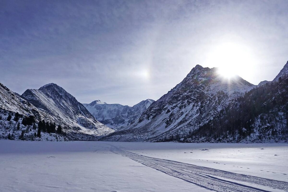 гора Белуха зимой - шестая чакра планеты Земля 