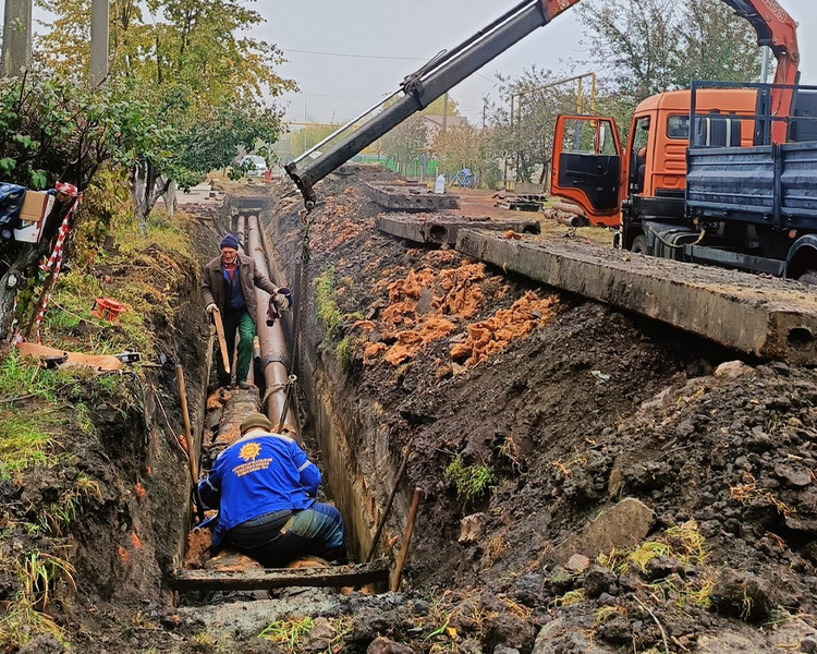     В Курской области ремонт тепломагистрали осложнён порывом трубопровода