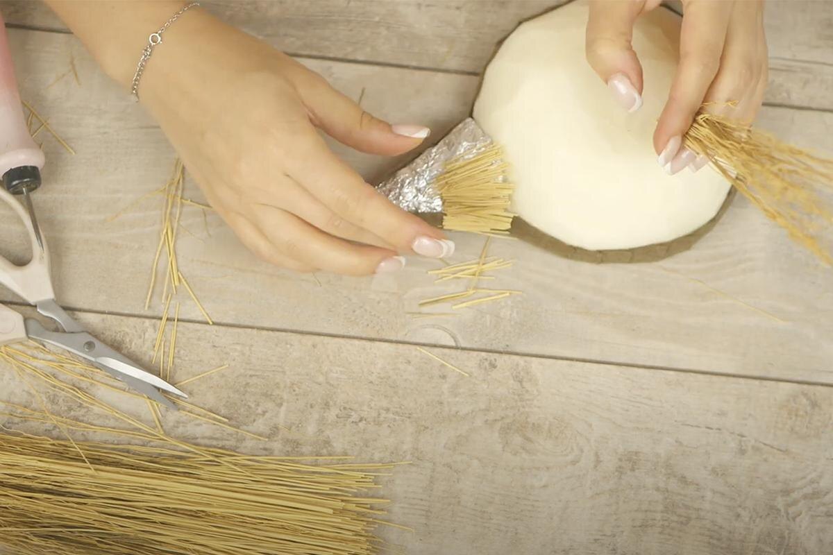 Tsvoric / YouTube📷Одна из самых популярных и простых поделок; отлично подойдет для детей младшего возраста