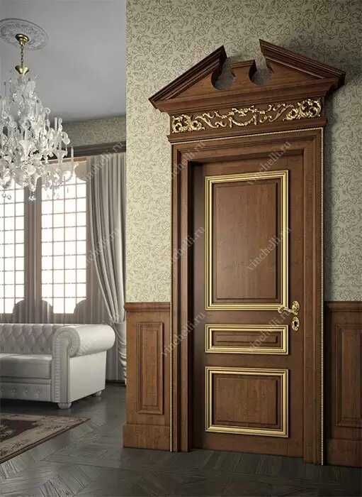 Межкомнатная дверь из массива Barlow в классическом стиле. Богатая отделка с золотыми элементами и резным карнизом подчёркивает роскошь интерьера и надёжность натурального дерева.