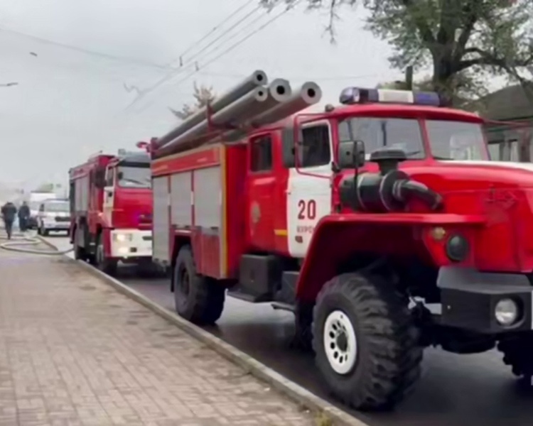     В Курске сгорела пристройка к дому на улице Красной Армии