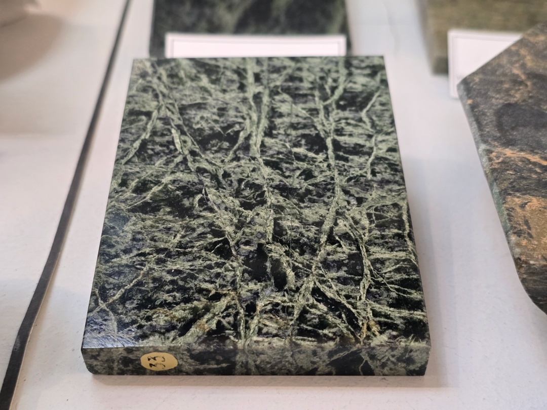 Серпентинит. Урал, Баженовское месторождение