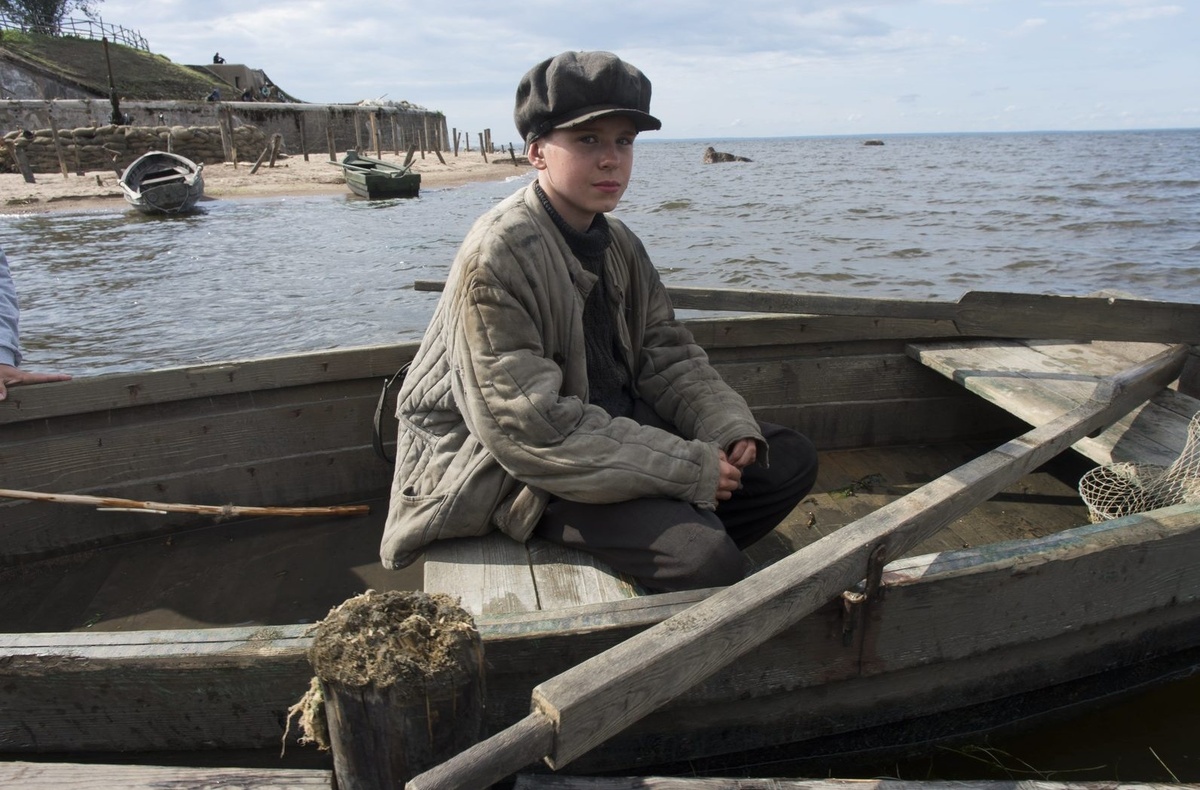 официальный постер с сайта КиноПоиск (kinopoisk.ru).