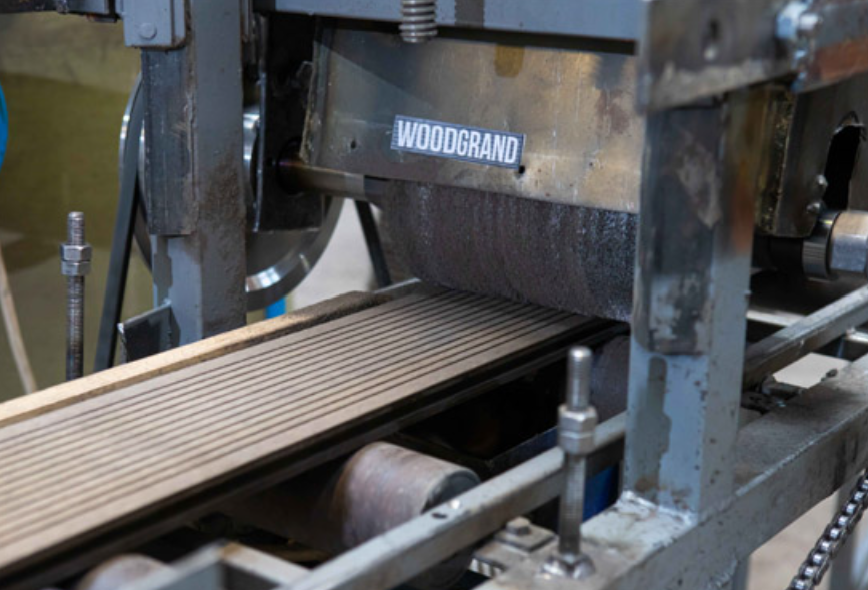 На производстве ДПК, фото WOODGRAND
