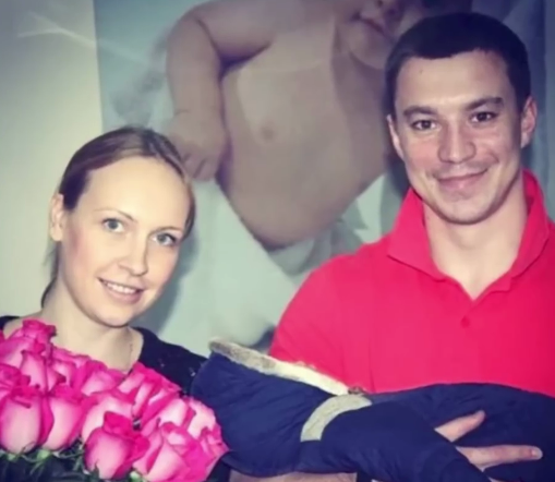 Фотография Марии с мужем и сыном