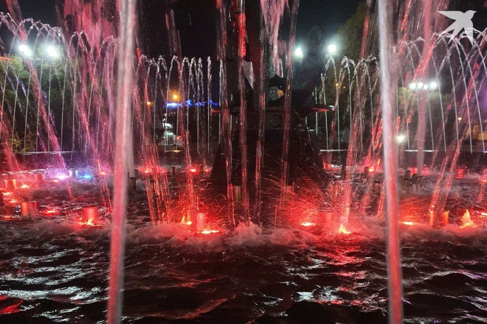    Всего летом 2025 года горожан радовали шесть фонтанов. Наталья ЛОБАНОВА