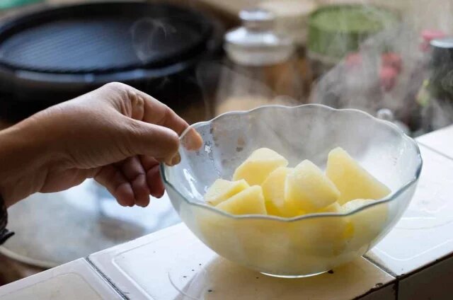    Помогает ли картофельный пар при простуде?