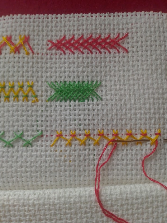 Шов Козлик является ярким примером народного творчества, сохранившегося и развивающегося в наши дни. Его простота и элегантность делают его доступным и привлекательным для всех, кто хочет освоить искусство ручной вышивки.Шов Козлик представляет собой особую технику соединения тканей, широко используемую в традиционной русской вышивке и декоративно-прикладном искусстве. Этот метод отличается своей простотой в исполнении и одновременно эстетической привлекательностью, благодаря чему он стал популярным среди мастеров рукоделия.