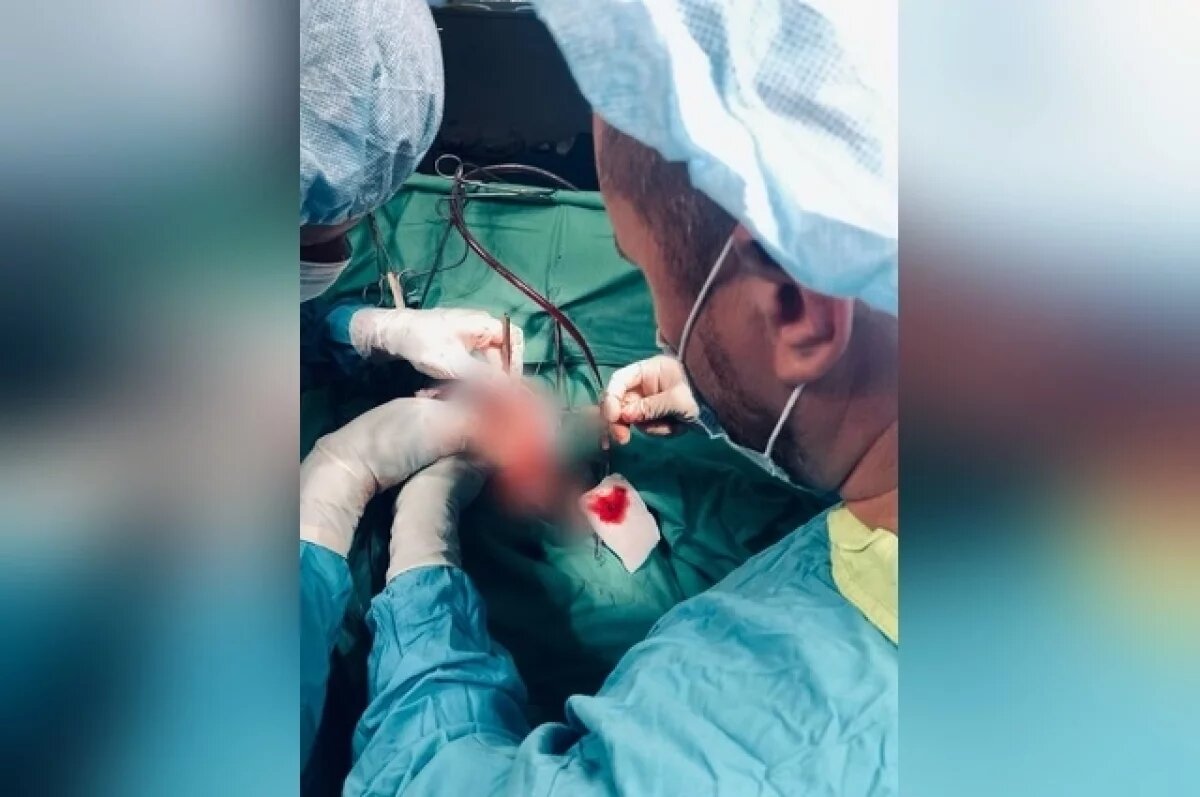    После полуторачасовой операции боец, которого два месяца не могли вывести из комы, уже начал самостоятельно передвигаться.