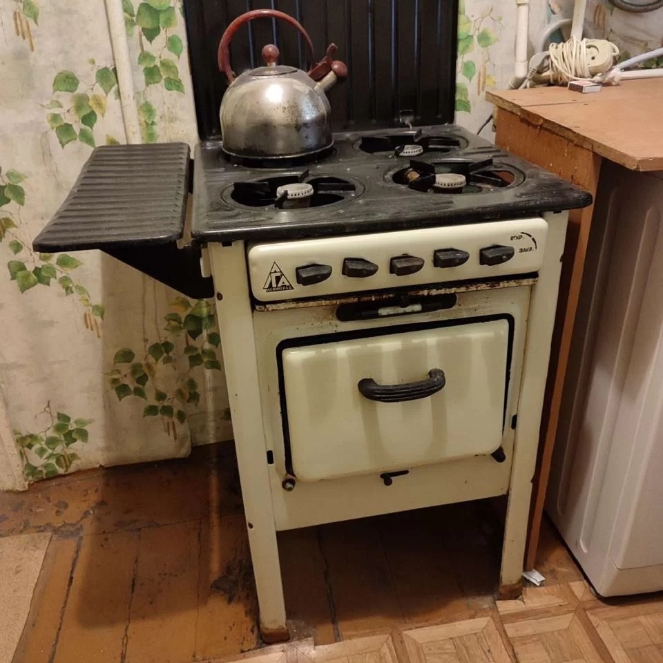 Надежные советские плиты ПГ-4 многим служили десятилетиями, но сегодня уже не соответствуют требованиям, предъявляемым к современным газовым приборам. 