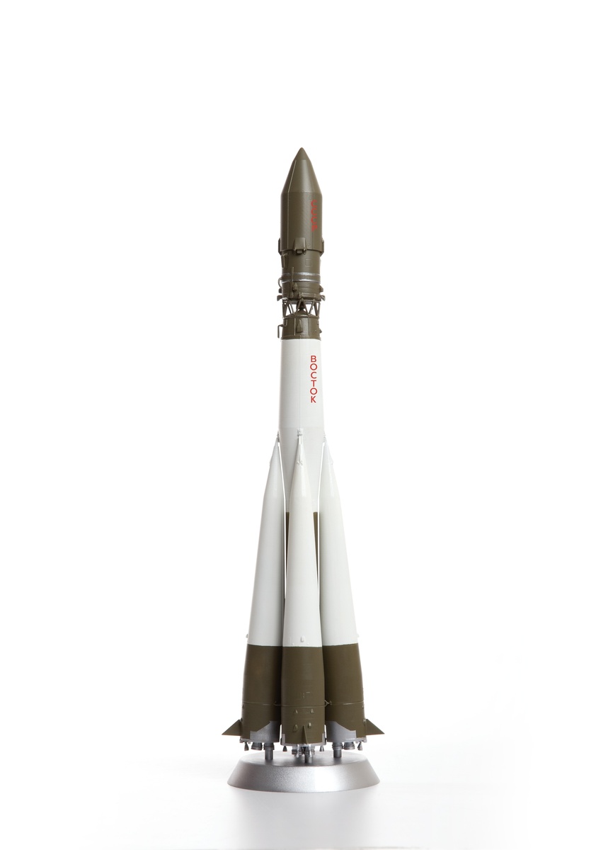 Покрашенная модель ракеты-носителя "Восток" в сборе